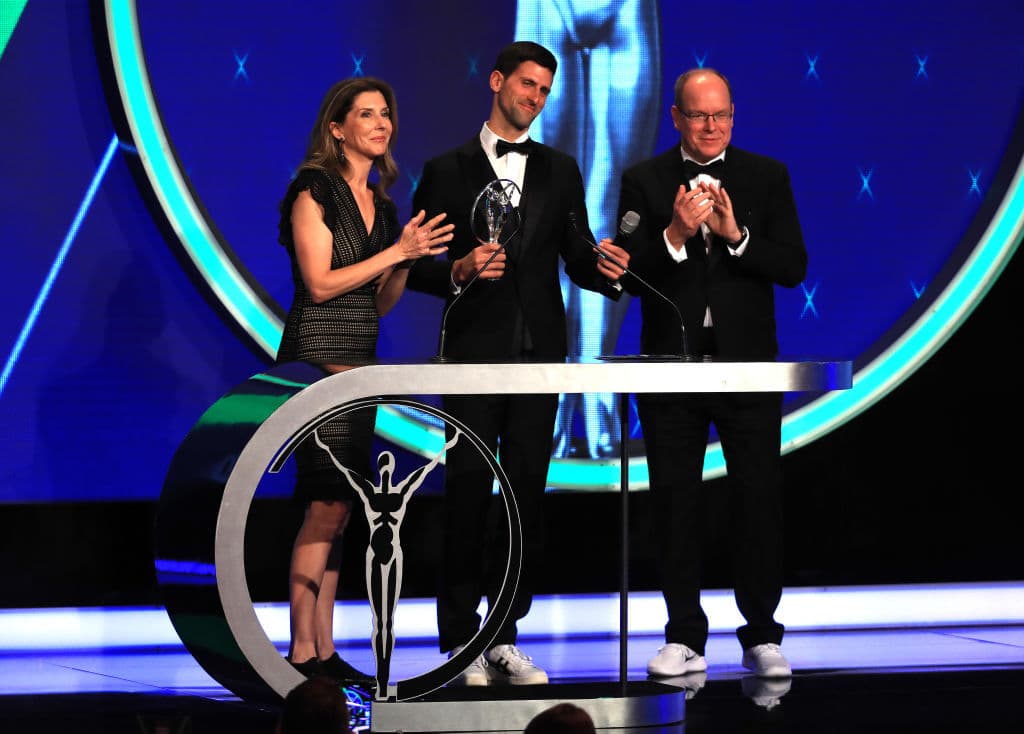 Djokovic recibió el premio de manos de Albert II, Príncipe de Mónaco y la legendaria tenista Monica Seles.