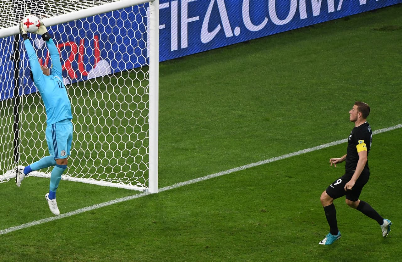 El arquero mexicano Alfredo Talavera fue la figura durante el primer tiempo contra Nueva Zelanda.