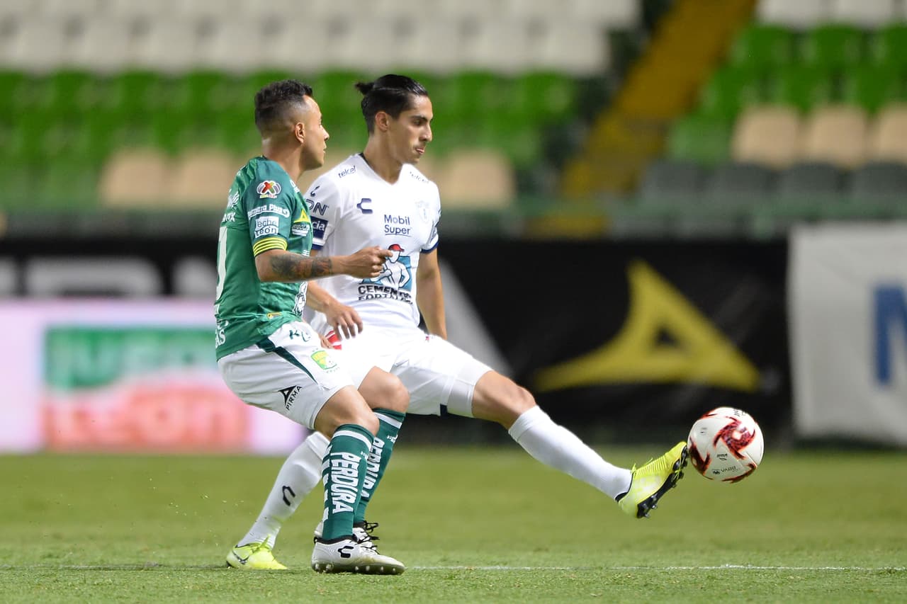 Ismael Sosa estuvo cerca de emparejar los cartones, pero Rodolfo Cota estaba atento para neutralizar el peligro.