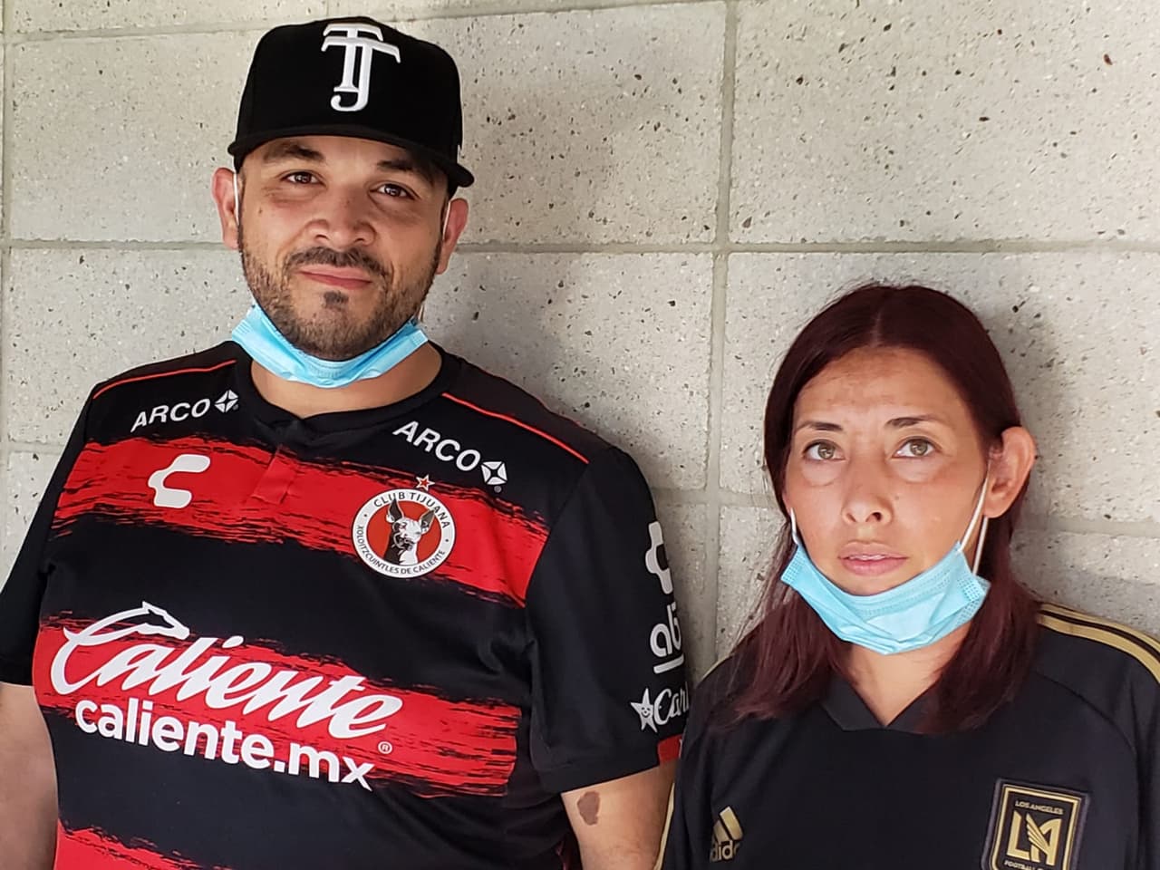 Con máscaras y emoción, llegan los aficionados al Bank of California Stadium para difrutar de la batalla de titanes entre las estrellas de la MLS y de la Liga MX.