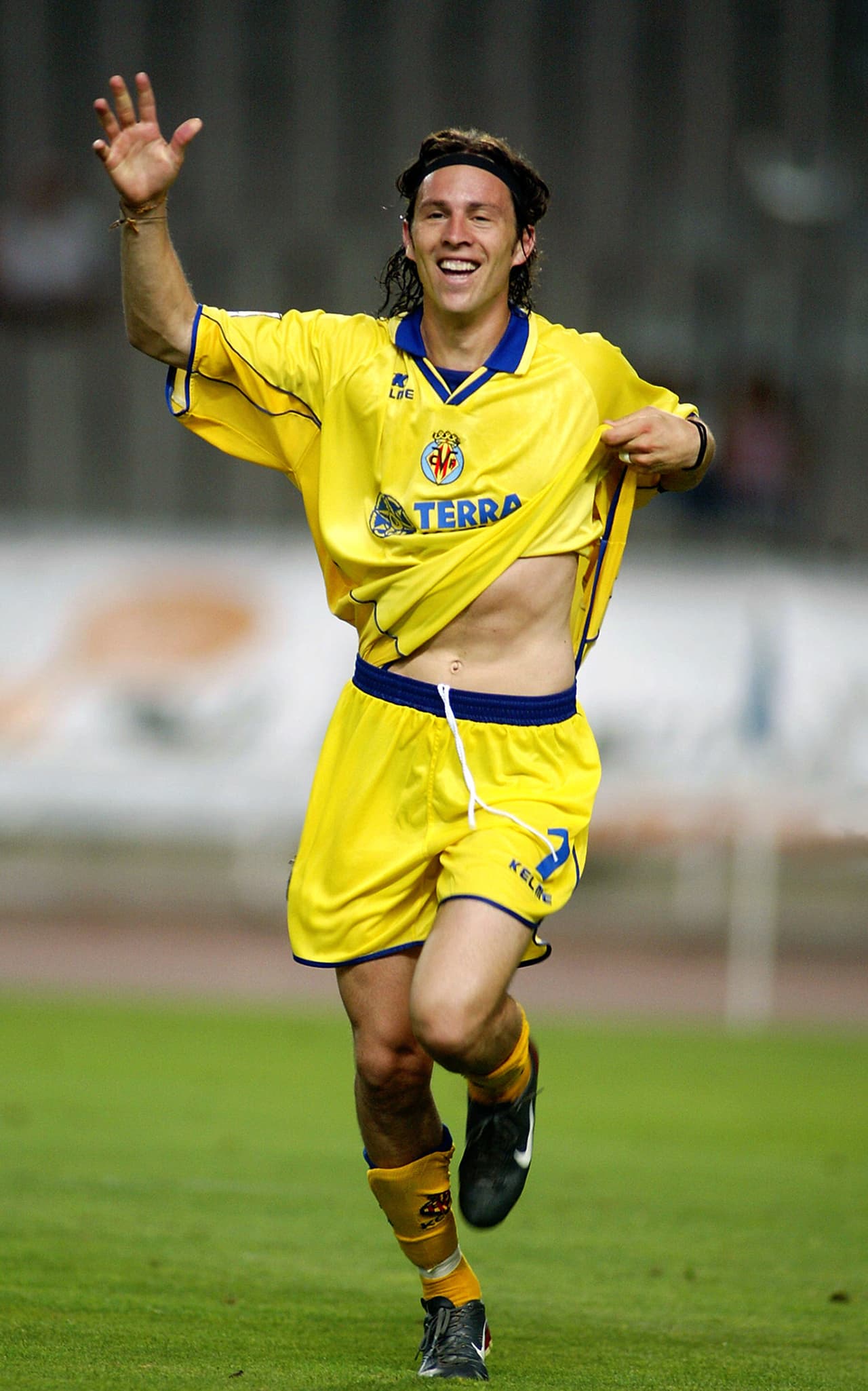 Aunque formado con Rayados del Monterrey, en 2003 Antonio de Nigris se fue a compra con el Villarreal de La Liga. En 2009 murió de un infarto cuando jugaba para el equipo Larissa.