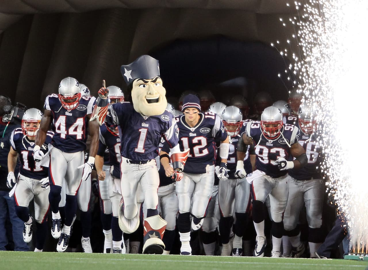 Los New England Patriots, campeones del Super Bowl LIII, que reciben a Pittsburgh en el arranque de la campaña regular, ganaron nueve de sus últimas 10 aperturas en casa durante el fin de semana inaugural.