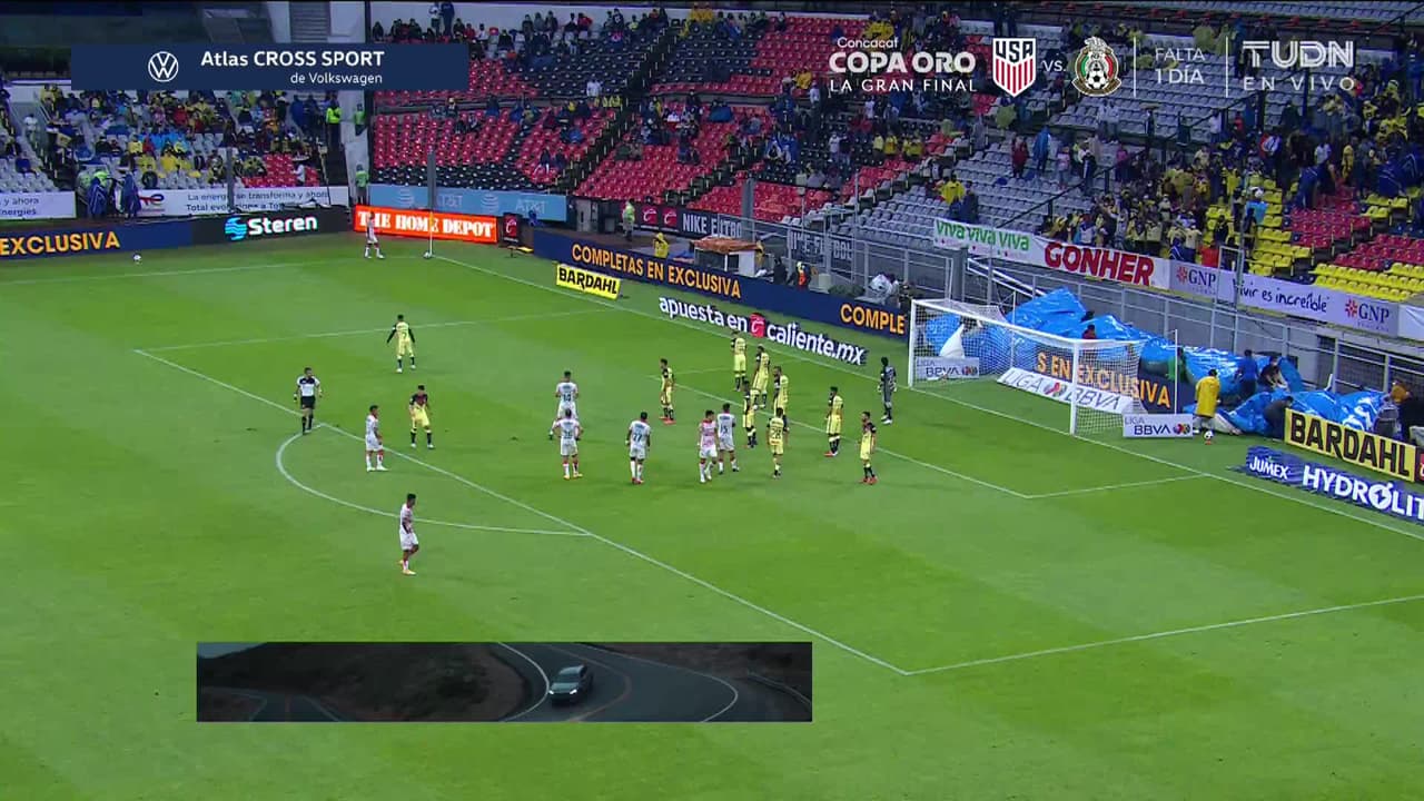 ¡TIRO ATAJADO! disparo por Idekel Domínguez.