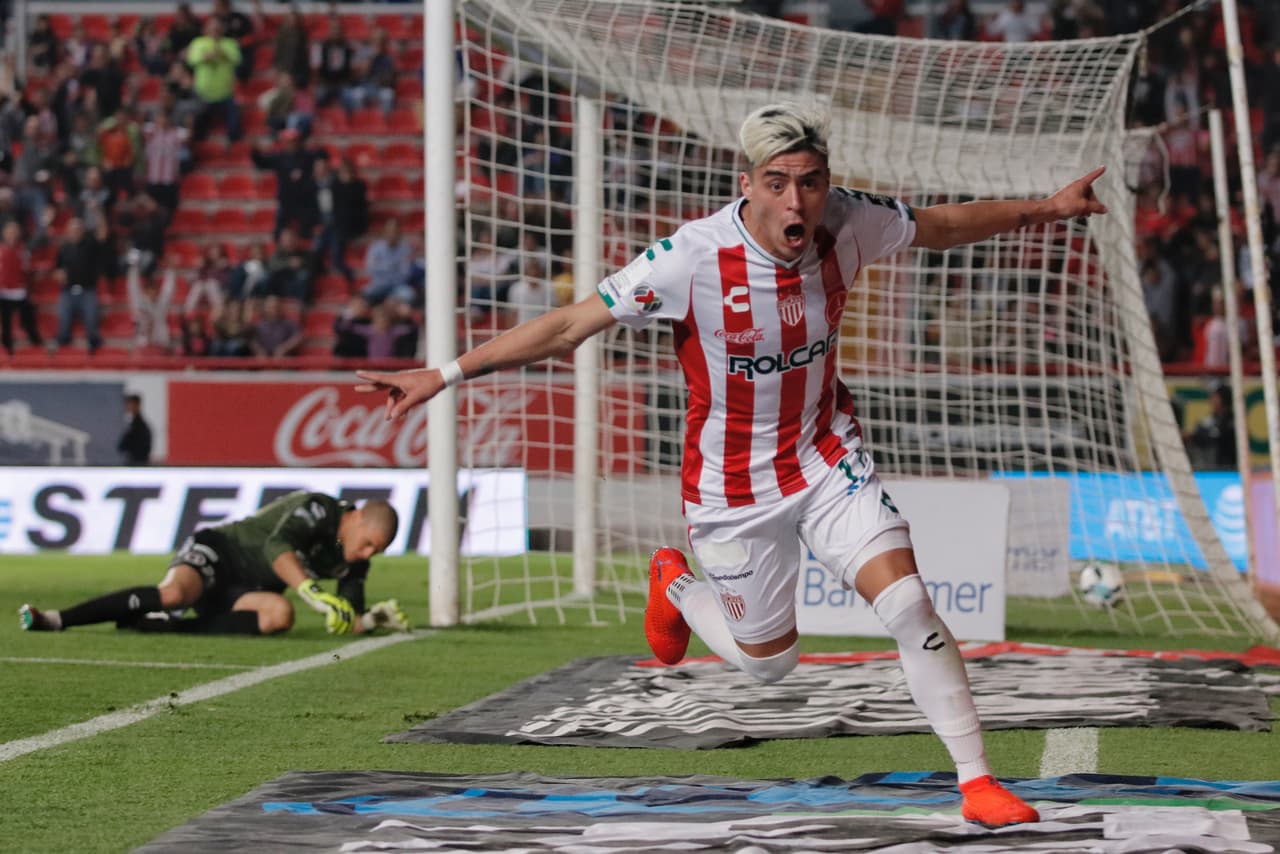 Después de una jugada en el área, el argentino Brian Fernández anotó el 1-0 de Necaxa al minuto 62, llegando a siete goles en la cima de anotadores del
<a href="https://www.univision.com/deportes/futbol/liga-mx/*">Clausura 2019</a>.