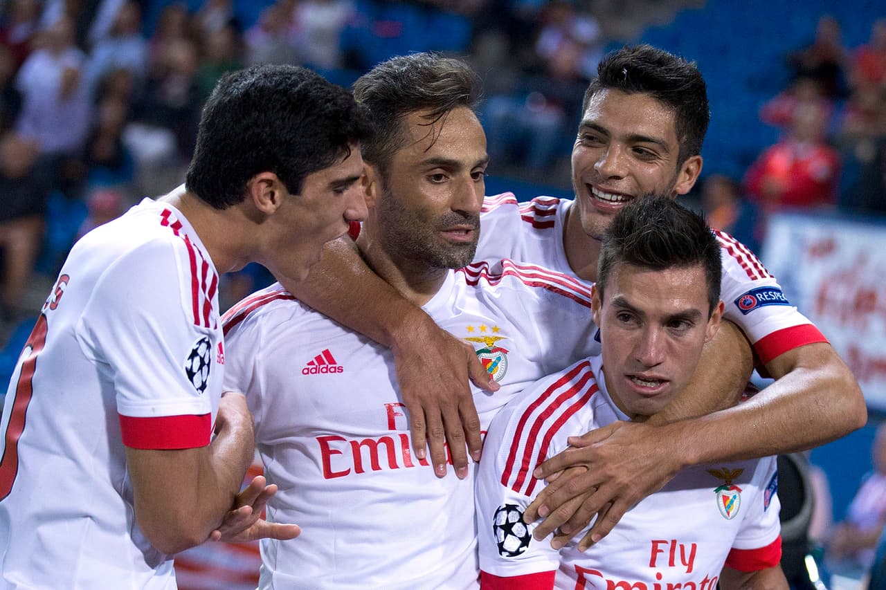 Las águilas remontaron con goles de Gaitán y Guedes.