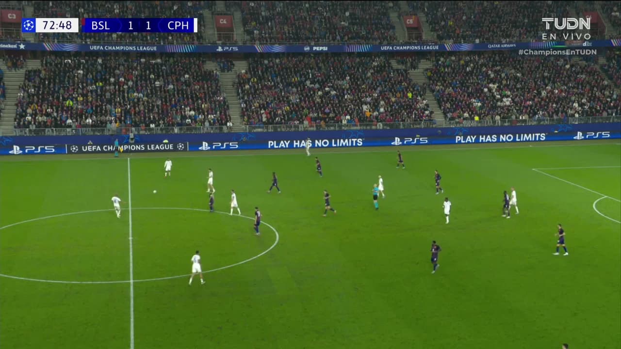 ¡TIRO ATAJADO! disparo por Andreas Cornelius.