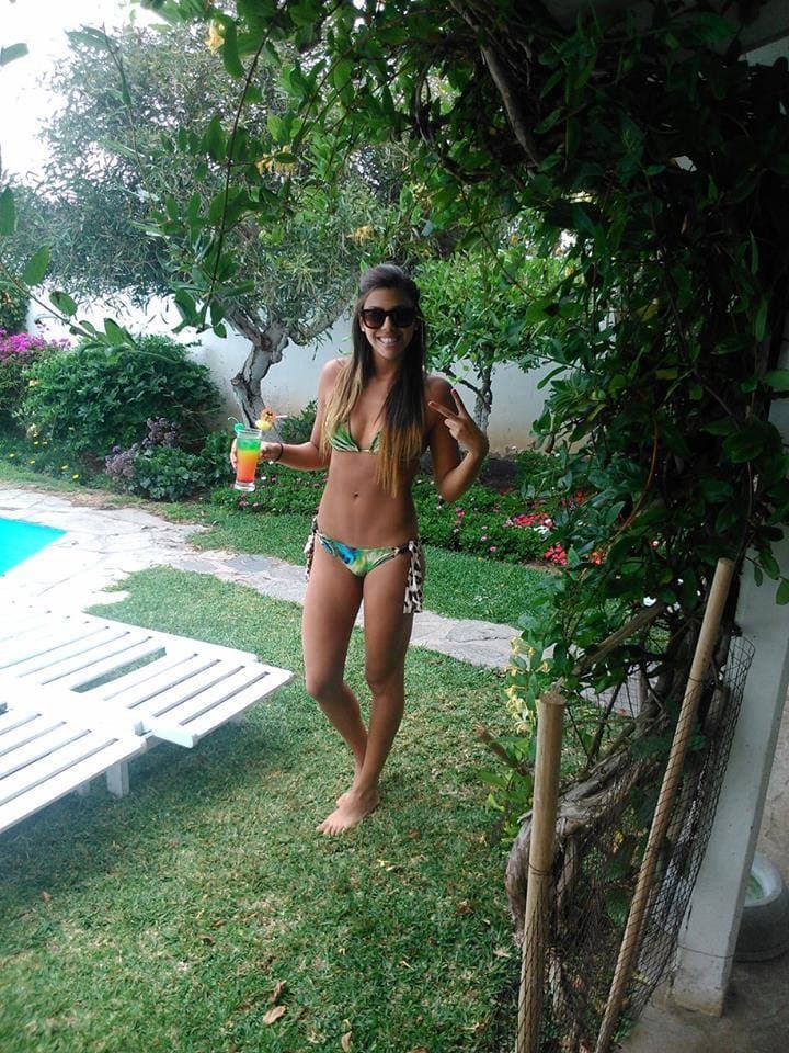 La bella modelo es novia del delantero peruano quien ha declarado que la espectacular mujer ha sido su amuleto en la Copa América de Chile 2015.