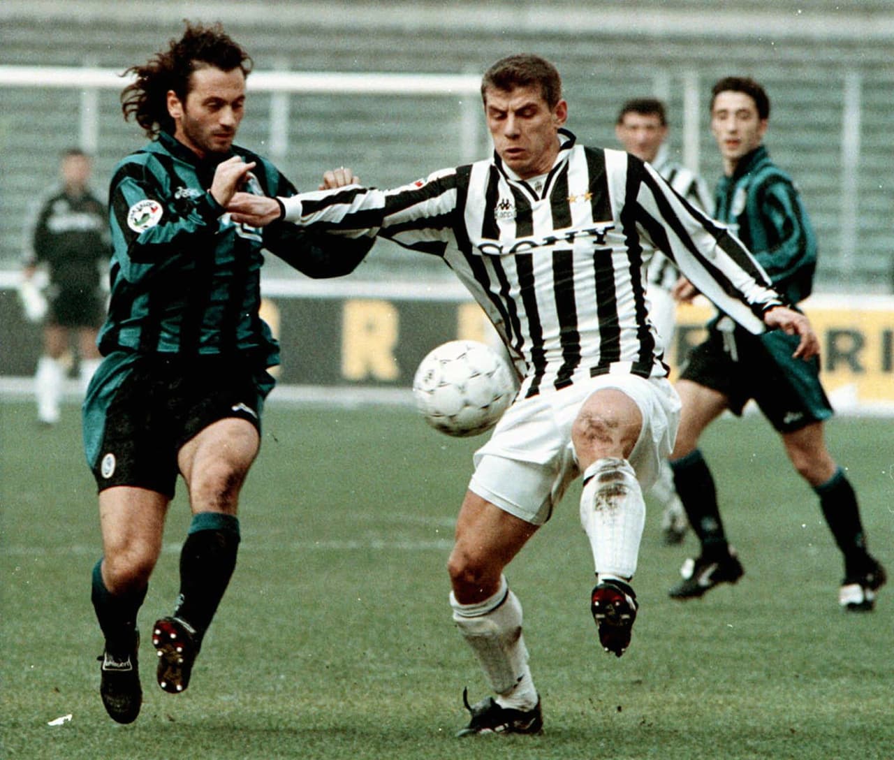 El mediocampista serbio Vladimir Jugovic jugó dos años en la Juventus (1995 a 1997), participando en 56 partidos y aportando 8 goles. Luego, del 2001 al 2003 estuvo con el Mónaco pero tan solo jugó 19 partidos por culpa de las lesiones.