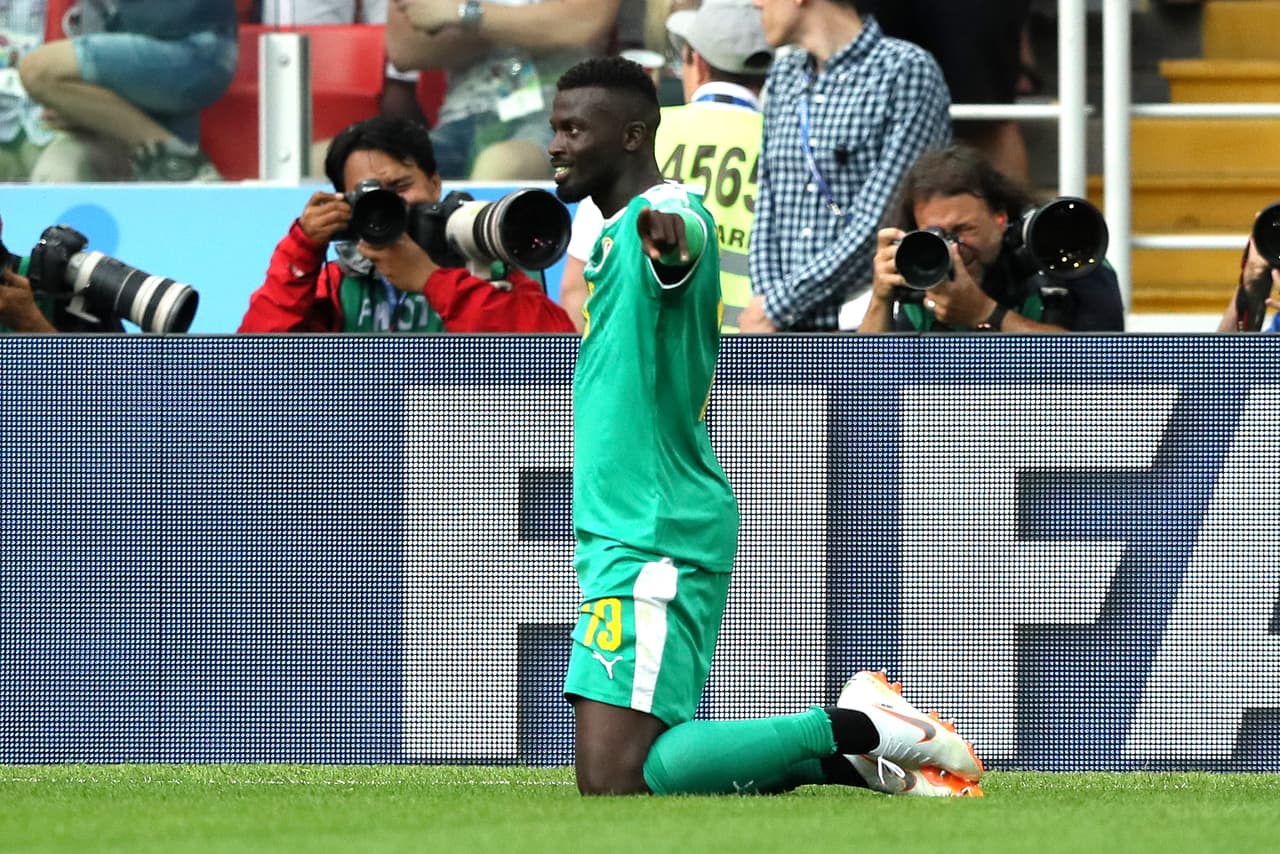 El que aprovechó en un descuido de Polonia fue Mbaye Niang cuando al minuto 15 del segundo tiempo puso el 2-0, tras una devolución polaca y una confusión en defensa.