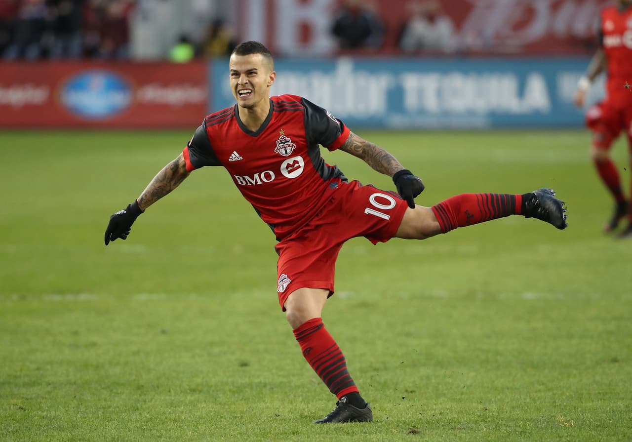 De la mano de Sebastian Giovinco y Víctor Vázquez, Toronto FC recupera su mejor forma y comienza a escalar posiciones en la Conferencia Este. El cuadro escarlata superó por 3-0 a Philadelphia Union. (USA Today Images)