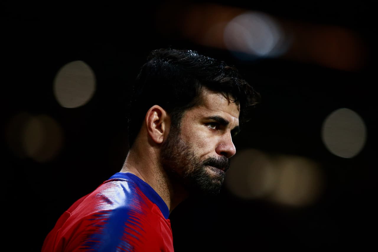 MADRID, SPAIN - OCTOBER 27: Diego Costa of Atletico de Madrid reacts as he enters to the pitch prior to start the La Liga match between Club Atletico de Madrid and Real Sociedad de Futbol at Wanda Metropolitano stadium on October 27, 2018 in Madrid, Spain. (Photo by Gonzalo Arroyo Moreno/Getty Images)