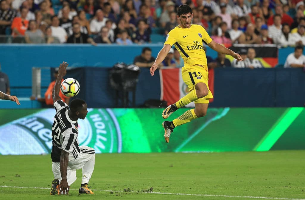 11) 
<b>Gonçalo Guedes</b>. El extremo izquierdo portugués del PSG tiene 21 años pero derrocha talento. El lusitano tiene un valor mercado por 40 millones de euros.
