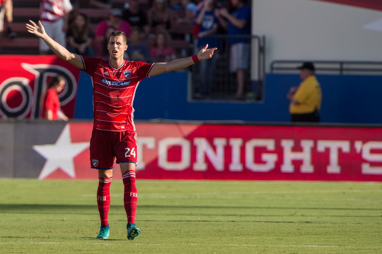 MATT HEDGES | Ha sido uno de los defensas más consistentes de la MLS en las recientes temporadas, siempre siendo una de las figuras de FC Dallas. Esta es su segunda vez en el Once Ideal, luego de ayudar a que Dallas ganara el título de la U.S. Open Cup y el Supporters' Shield.