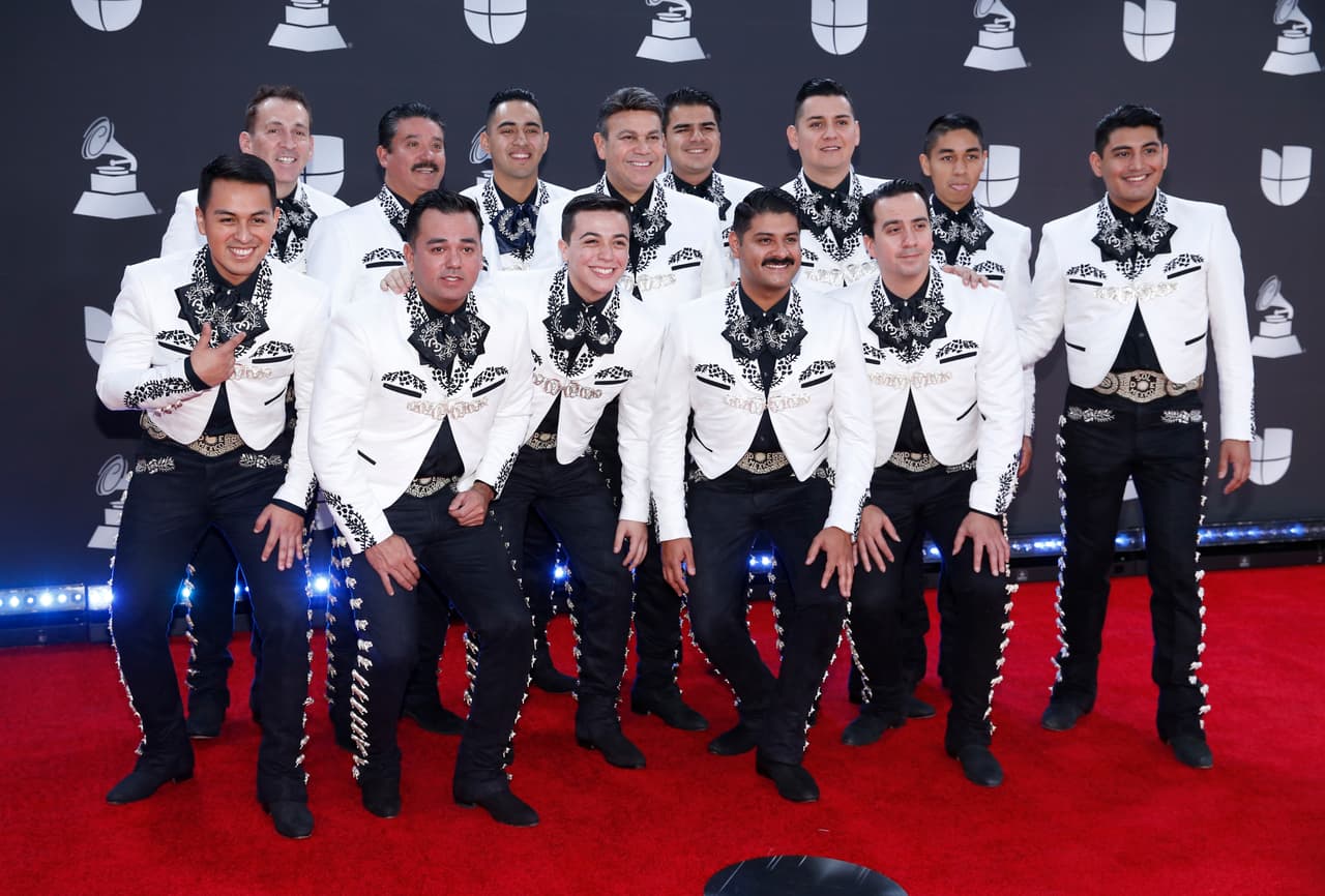 Violines, vihuelas, guitarrones y trompetas, son los instrumentos principales de los que se visten de charro y nos hacen pasar momentos únicos.