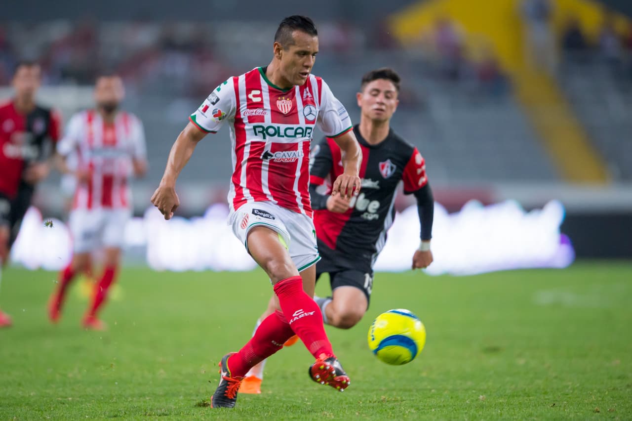 Mario de Luna, a préstamo en Necaxa, regresaría a las Chivas en este mercado.