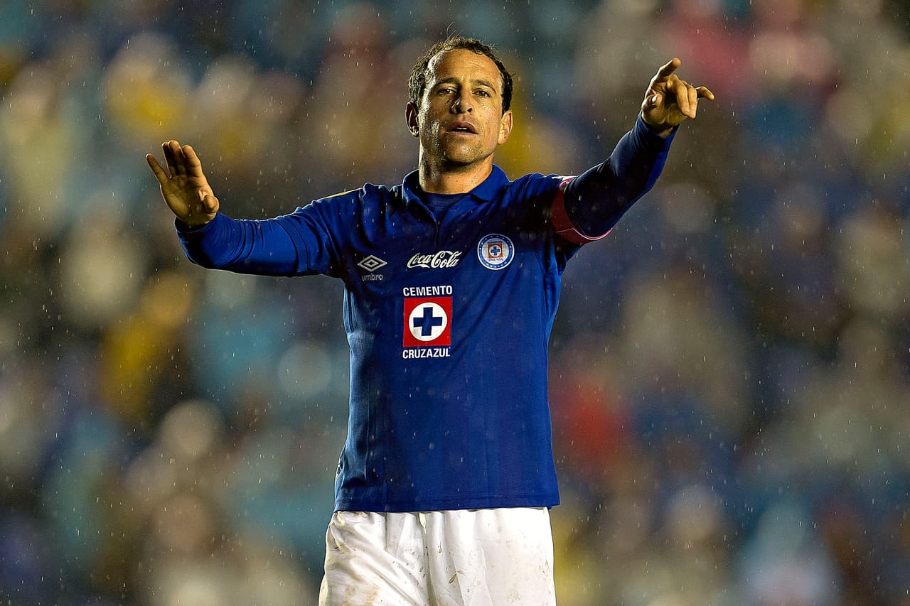 Su regresó al futbol mexicano tardó otros 3 años ya que en 2005 se hace oficial su fichaje con Cruz Azul.