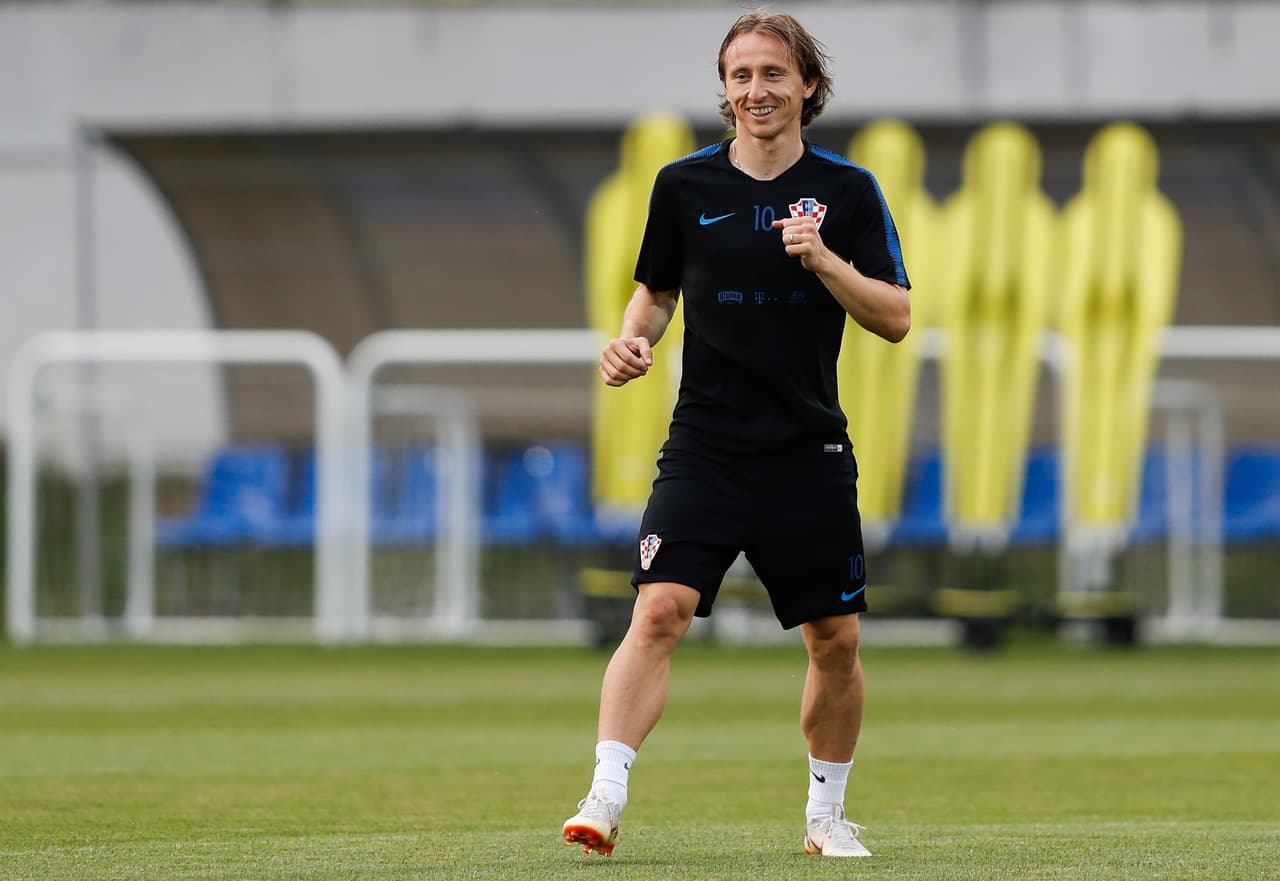 El "10" croata, Luka Modric, tiene mejor semblante luego del angustioso partido de cuartos contra Dinamarca, donde falló un penalti en la prórroga y acertó otrocobro en la tanda decisiva.