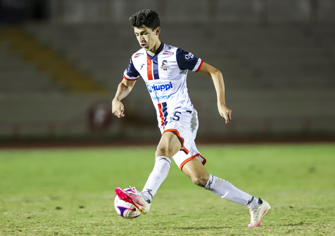 Pachuca ficha a Ángel Tadeo Estrada de Cimarrones