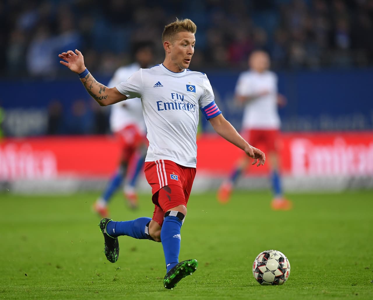 Lewis Holtby apenas tiene 28 años pero no fue capaz de ayudar al Hamburgo, que descendió por primera vez en su historia. Quedó libre este verano.