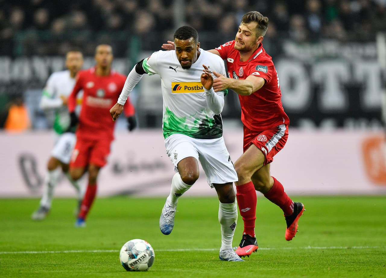 <b>10- Alassane Plea (Borussia Mönchengladbach)</b>
<br>- Goles: 8 | Asistencias: 7 | Total: 15
<br>- Mismo caso que Volland, sus equipos están entre los primeros cinco lugares y eso se debe a una buena temporada de sus equipos y, por supuesto, de ellos.