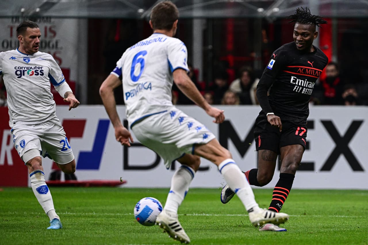 El Milan derrotó al Empoli por 1-0 gracias a un tanto de Kalulu y se mantiene como líder de la Serie A.