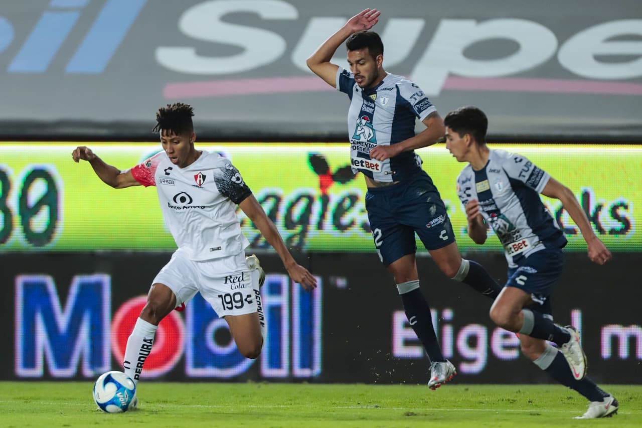 Con gol de Nacho Malcorra desde el punto penal, Atlas logra vencer a Pachuca 0-1 para romper una racha de 10 partidos sin ver la victoria.