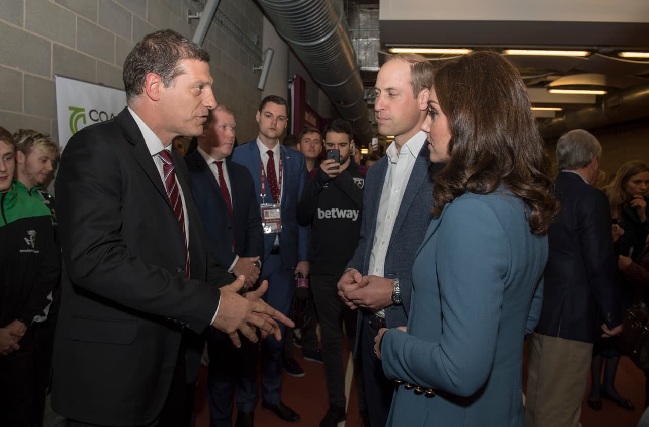 El veterano técnico del West Ham United, Slaven Bilic, también conversó con el principe William y su esposa Kate.