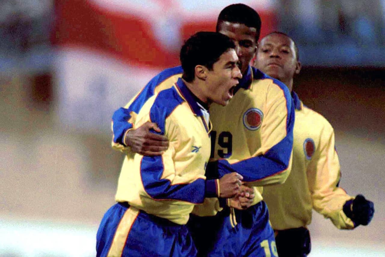 Minutos después, tras una falta contra Arley Betancur en el área, Colombia aprovechó y puso el 1-0 por medio de Iván Ramiro Córdoba.