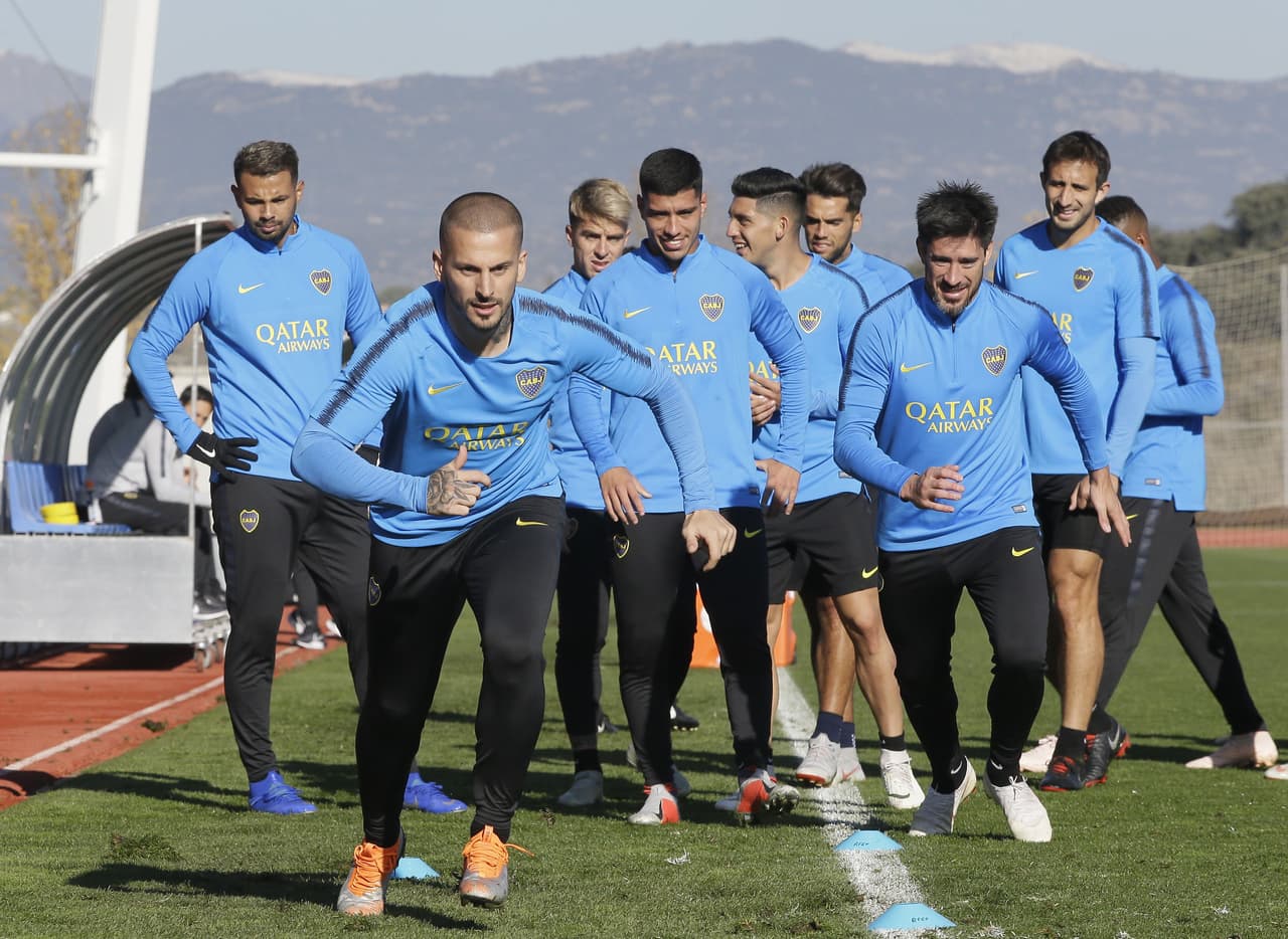 Ramón Ábila y Darío Benedetto, quizás en la imaginaria en la punta del ataque Xeneize, y en el mismo equipo participaron los extremos
<b> </b>Cristian Pavón
<b> </b>y
<b> </b>Edwin Cardona.