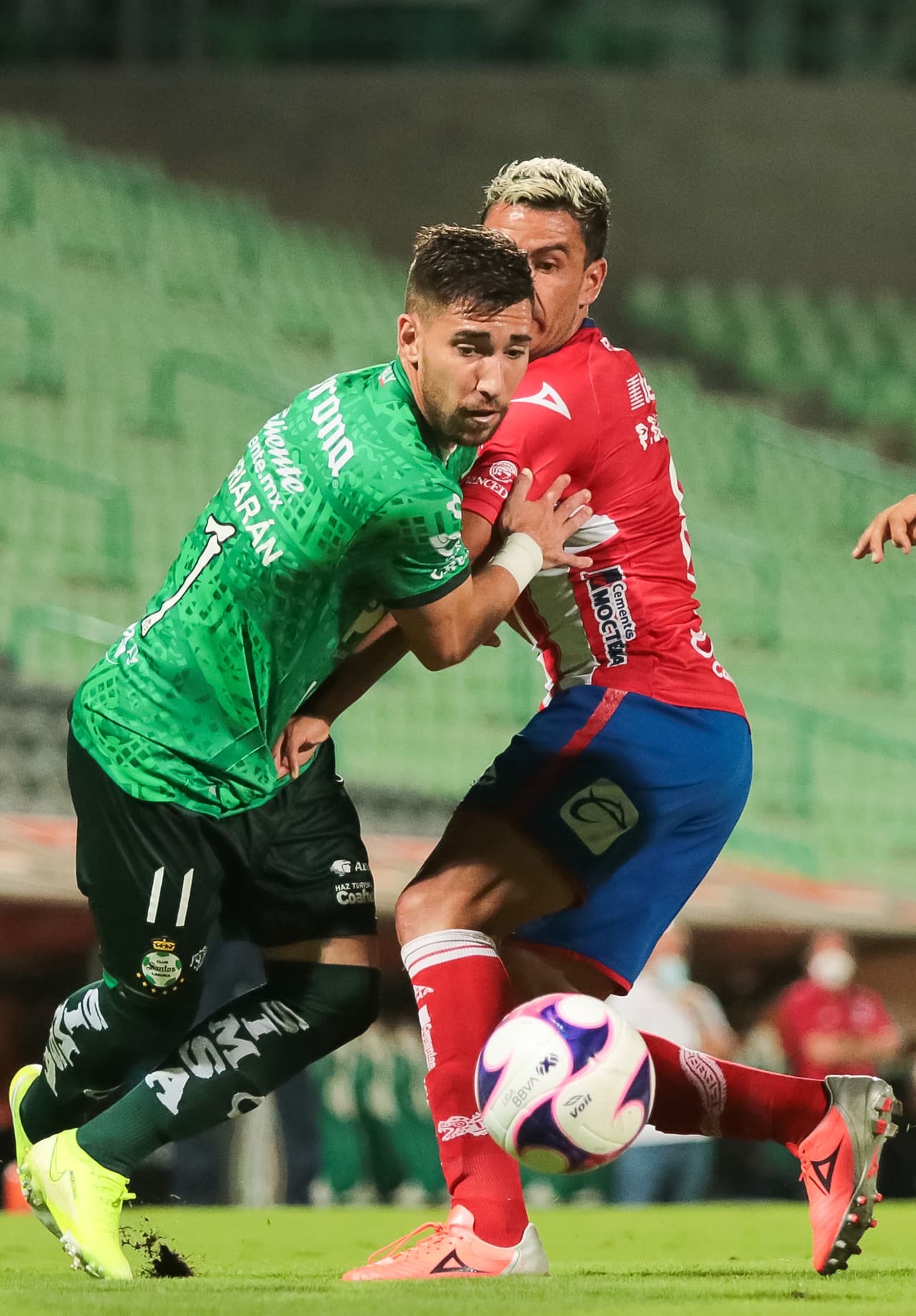 Con goles de Julio Furch y Gael Sandoval, los Guerreros consiguen tres importantes puntos y superan a al Rebaño Sagrado en la tabla.