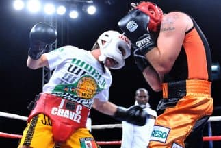Julio César Chávez dio buena exhibición en Sonora (Foto: Zanfer).