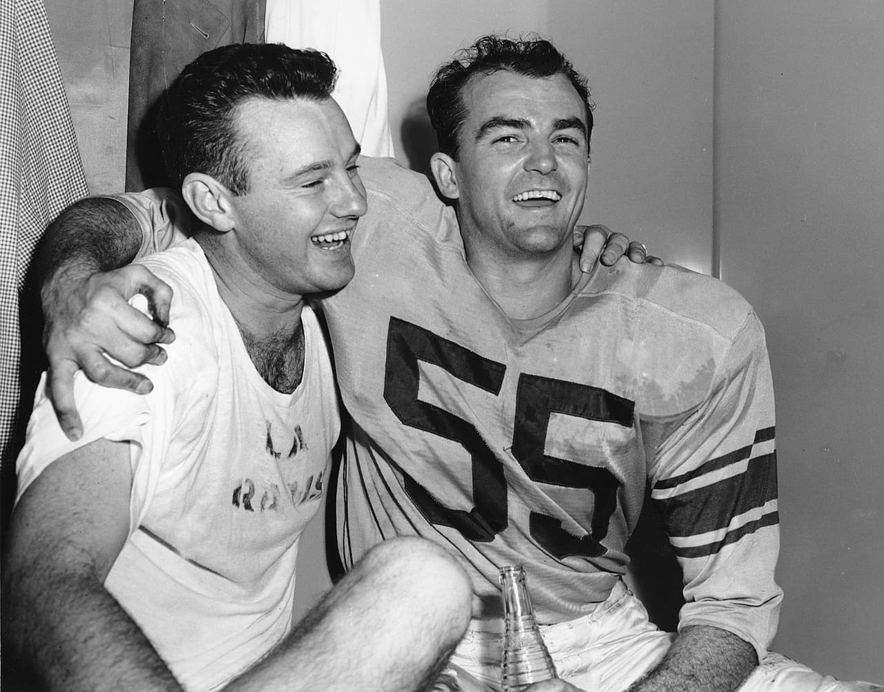 El primer mexicano en llegar a la NFL fue Tom Fears. El receptor nació en Guadalajara. Fue reclutado en el Draft por Los Angeles Rams en 1948 para los cuales jugó nueve temporadas.