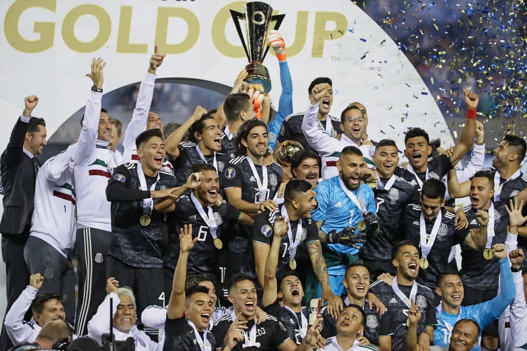 Tremendo festejo de la Selección Mexicana en Soldier Field luego de vencer 1-0 a Estados Unidos por la Final de la Copa Oro. Los jugadores y cuerpo técnico del Tri celebraron de manera impresionante, un triunfo conseguido a toda ley y una fiesta en la cancha para recordar la hazaña.