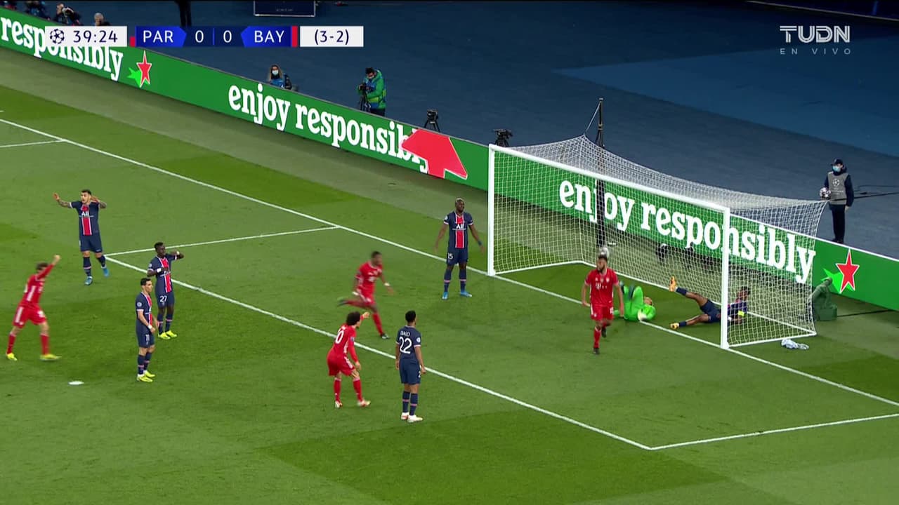 ¡GOL!  anota para FC Bayern München. Eric-Maxim Choupo-Moting