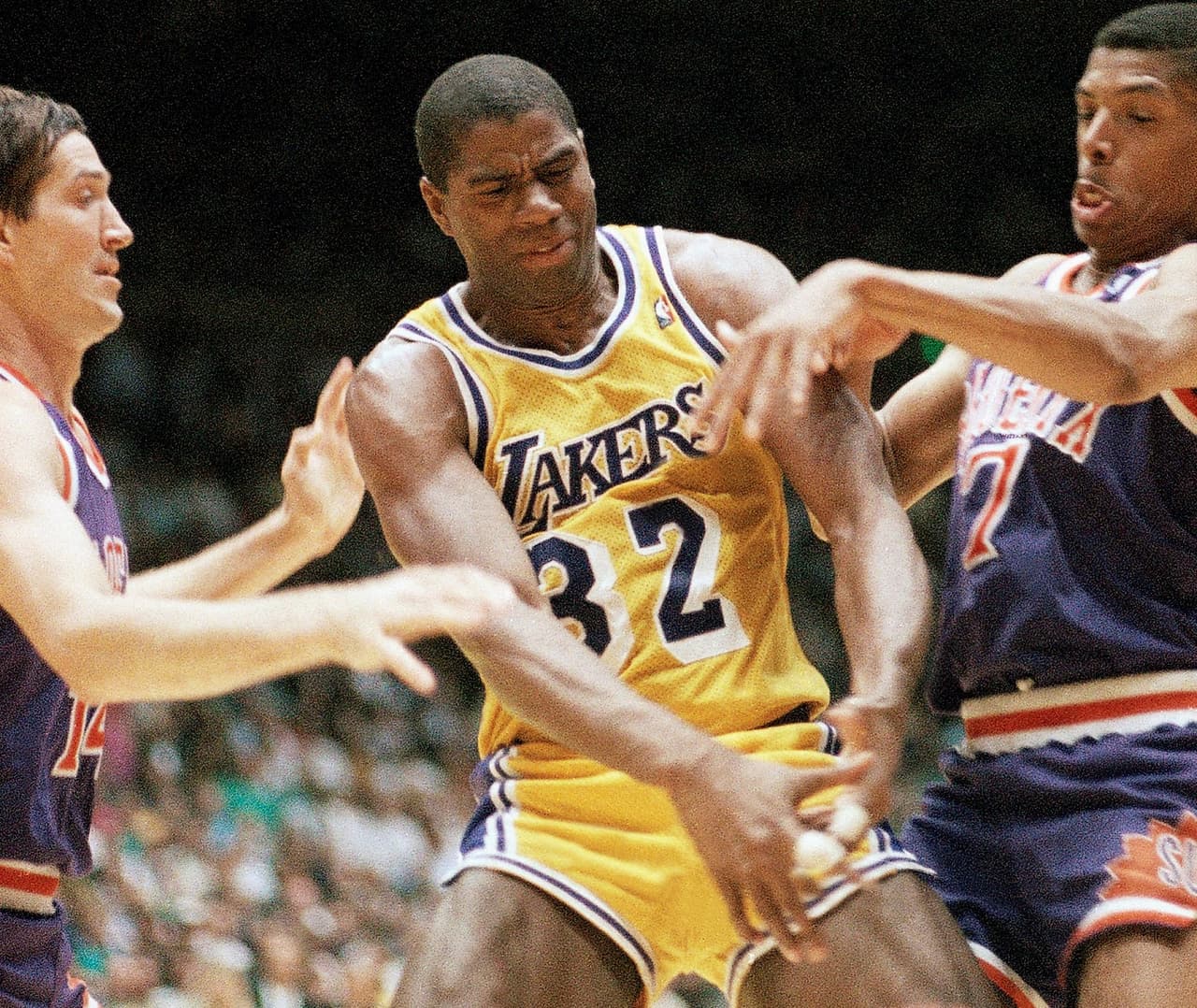 Earvin “Magic” Johnson. Recordado como uno de los mejores jugadores en la historia de los LA Lakers (1979-91). En 1991 declaró ser portador del virus de inmunodeficiencia humana.