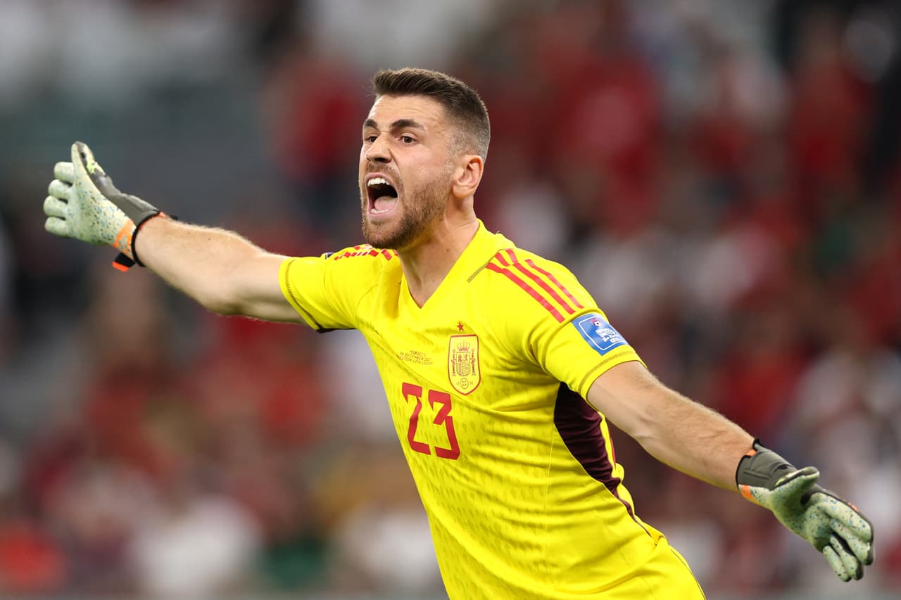 Unai Simon exigía más órden a su zaga.