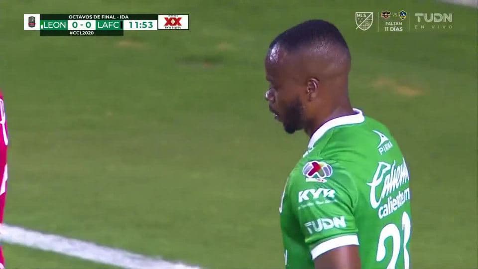 Tiro desviado de William Tesillo