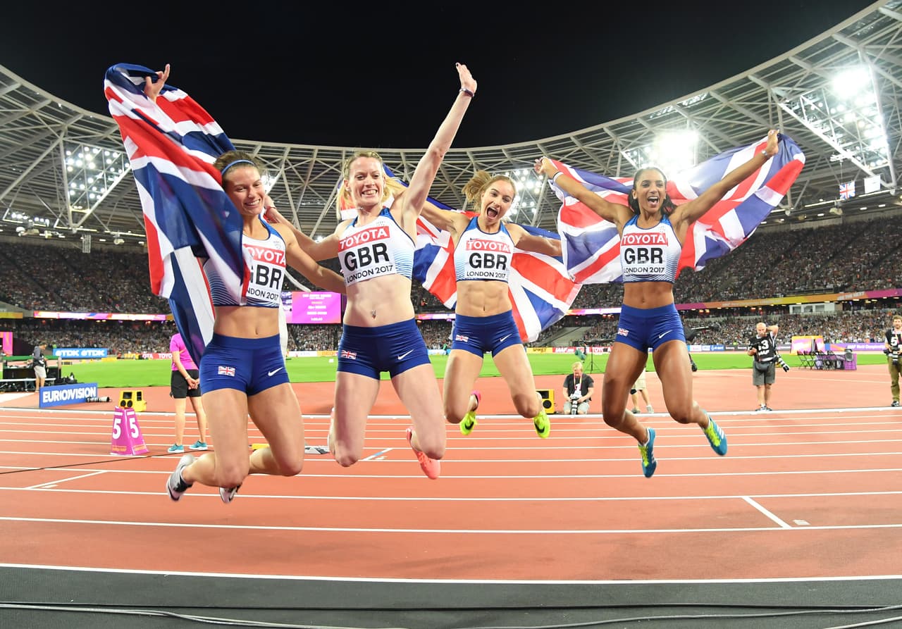 Antes, el West Ham tenía su propia casa, Upton Park; pero se mudó al Estadio Olímpico de Londres que hace poco fue usado para los Mundiales de Atletismo, inhabilitando la práctica del fútbol.