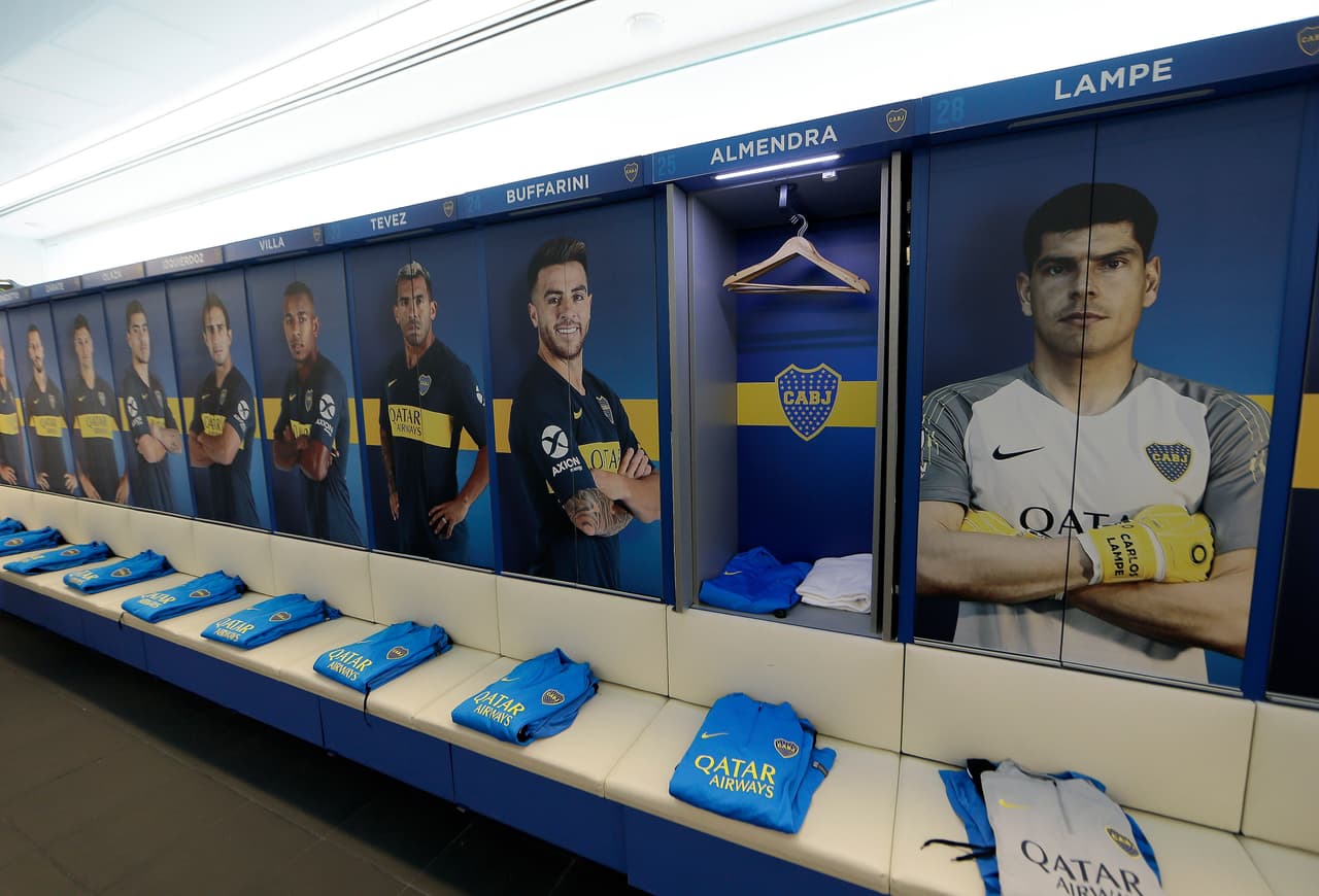 Una de las razones para guardarse esa información fue que probó en un interescuadras con un buen número de delanteros, que probablemente no coincidan juntos en el once inicial.
<br>