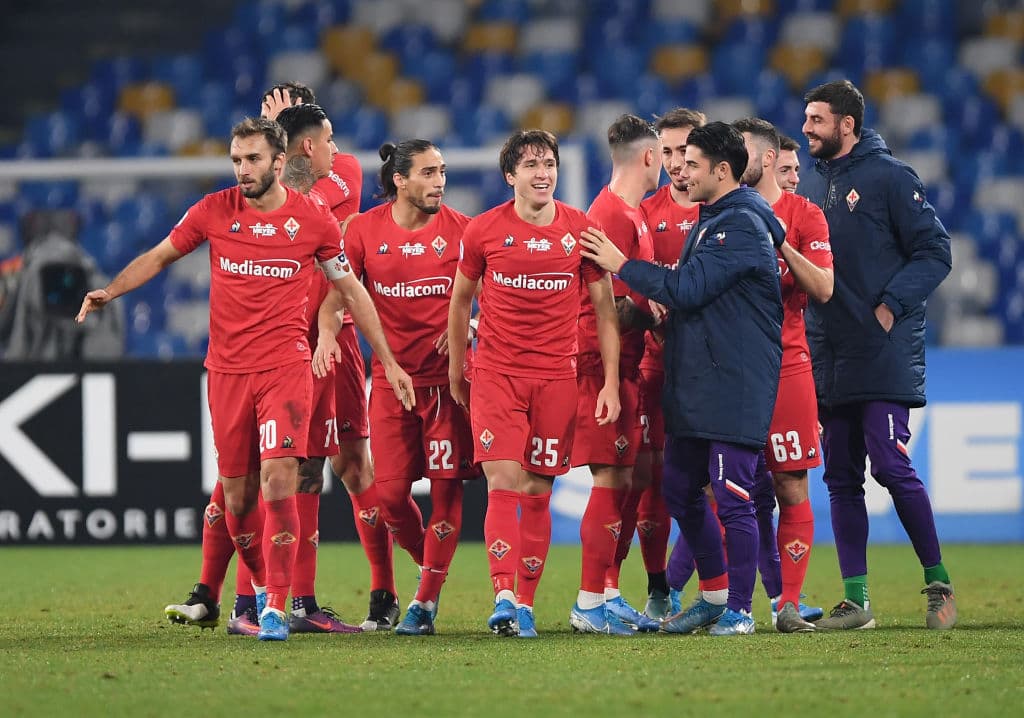 Con goles de Federico Chiesa y Dušan Vlahović, la Fiorentina gana y se lleva los tres puntos en el Estadio San Paolo.