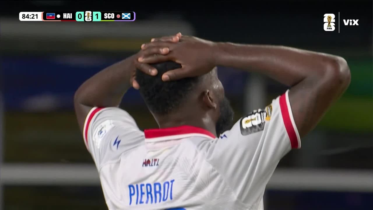 ¡Se le movió el arco! Cabezazo de Frantzdy Pierrot y se pierde el empate