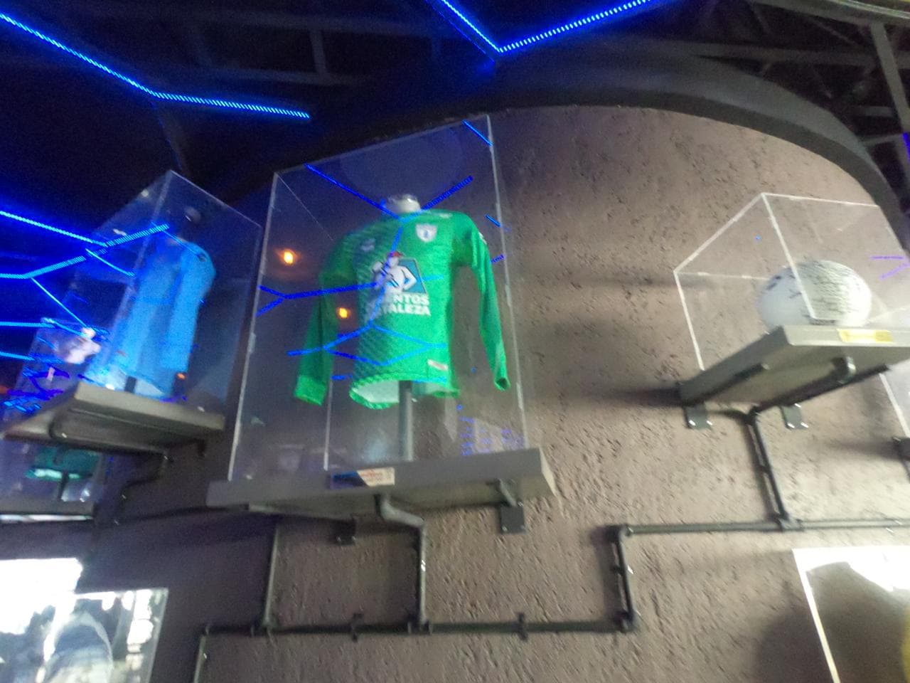 En la noche del viernes fue presentada la nueva playera del Pachuca con la que competirá en el Apertura 2019 de la Liga MX, con protagonismo de sus futbolistas del plantel masculino y femenino.