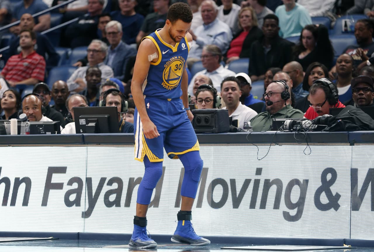 Curry está promediando 26.3 puntos, 6.6 asistencias y 5.1 rebotes esta temporada.