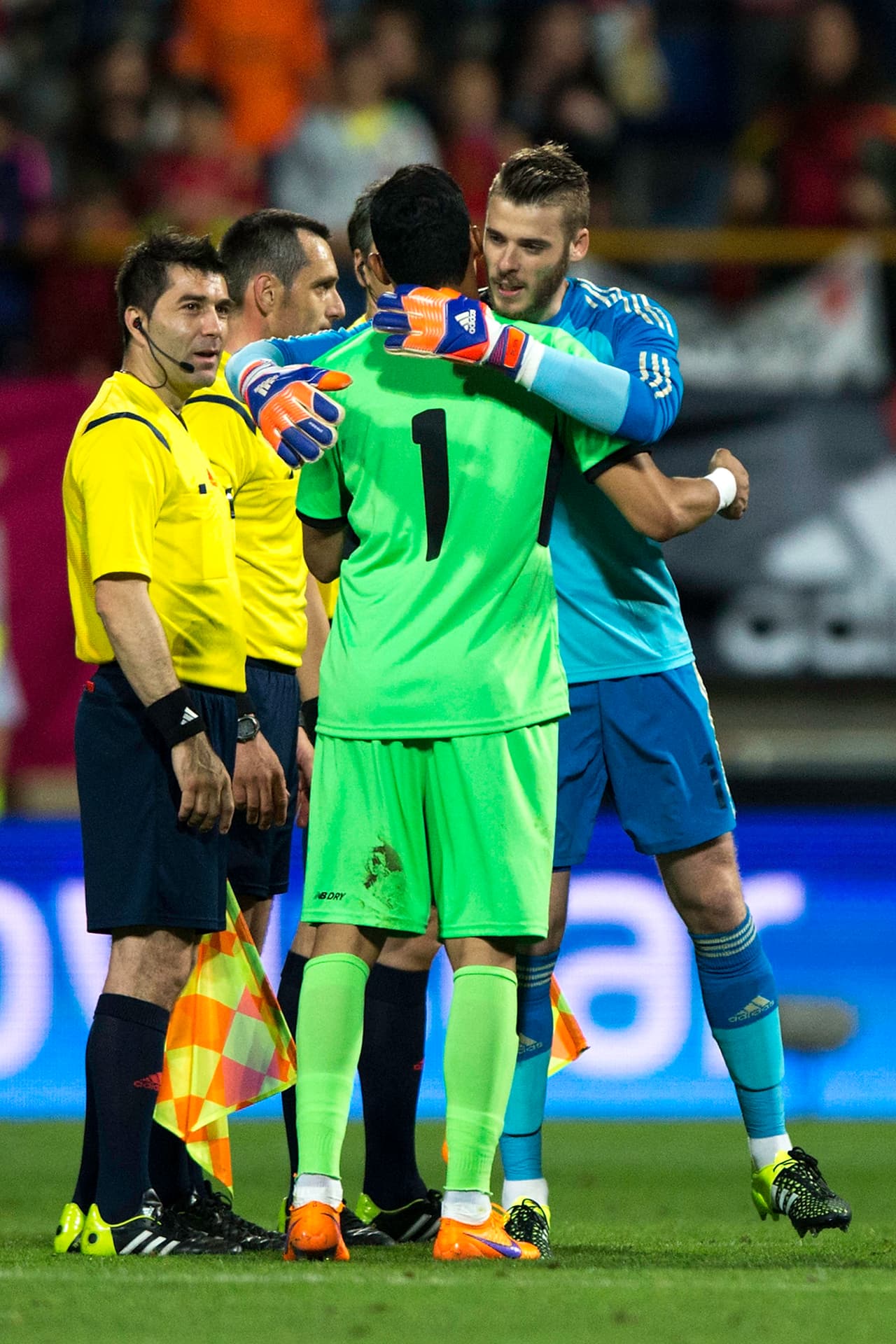 El costarricense Keylor Navas ha demostrado su nivel a Benítez y el club ya ha firmado la vuelta de Casilla para cubrirse las espaldas por lo que pueda pasar en las siempre difíciles negociaciones con un club inglés y la ausencia de cláusulas de rescisión.