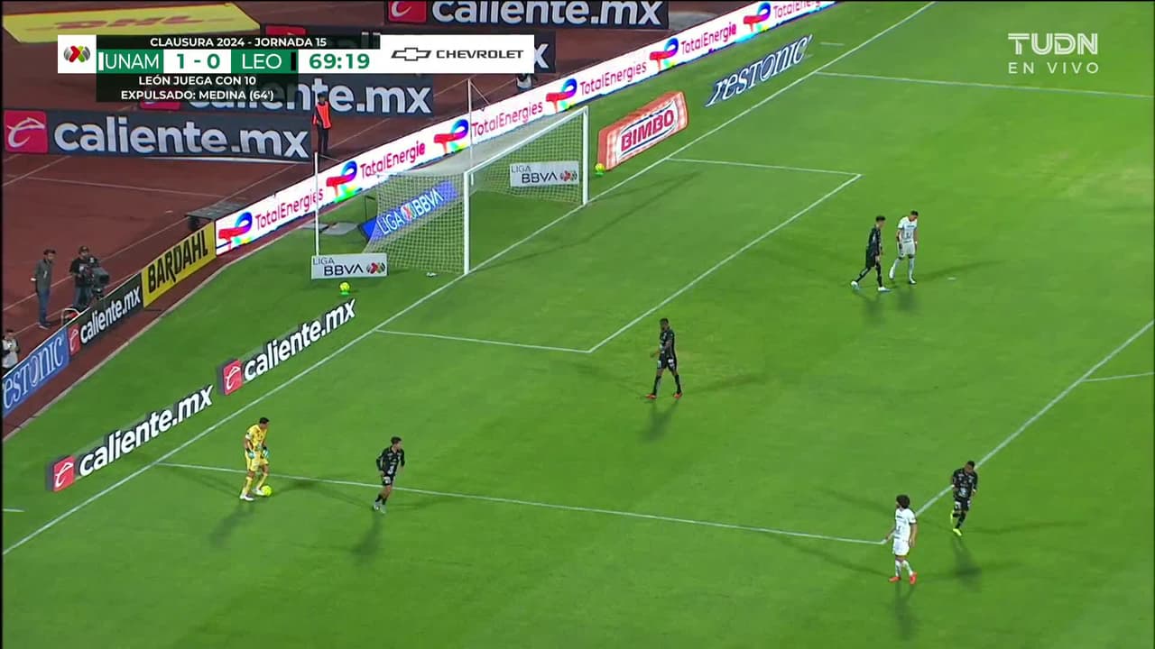 ¡TIRO ATAJADO! disparo por Leo Suárez.