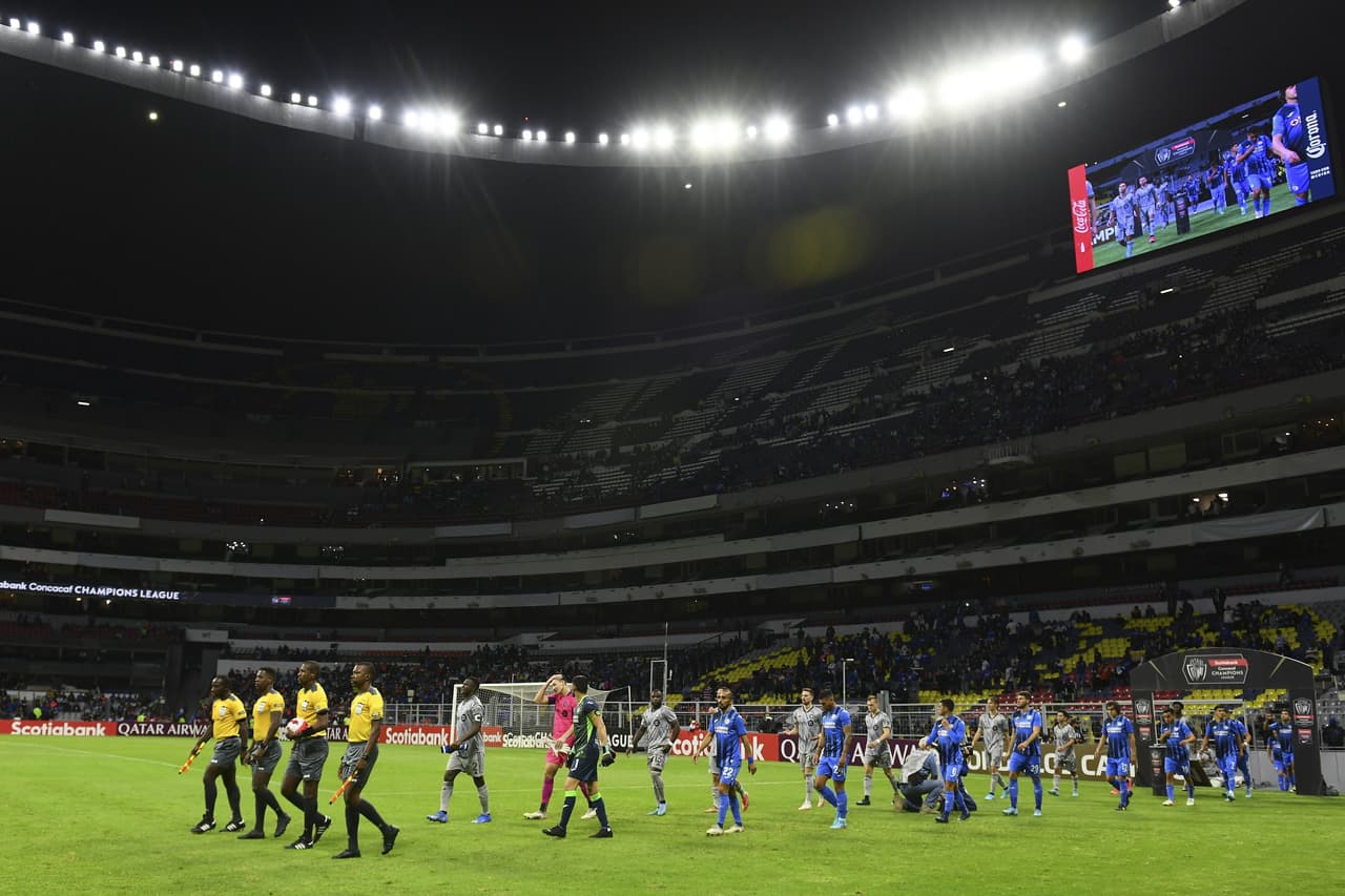 Tras las derrotas por goleada de León y Pumas ante equipos de la MLS en la Concachampions, Cruz Azul se presentaba en el Azteca con la esperanza de poner a la Liga MX en alto ante el Montreal.