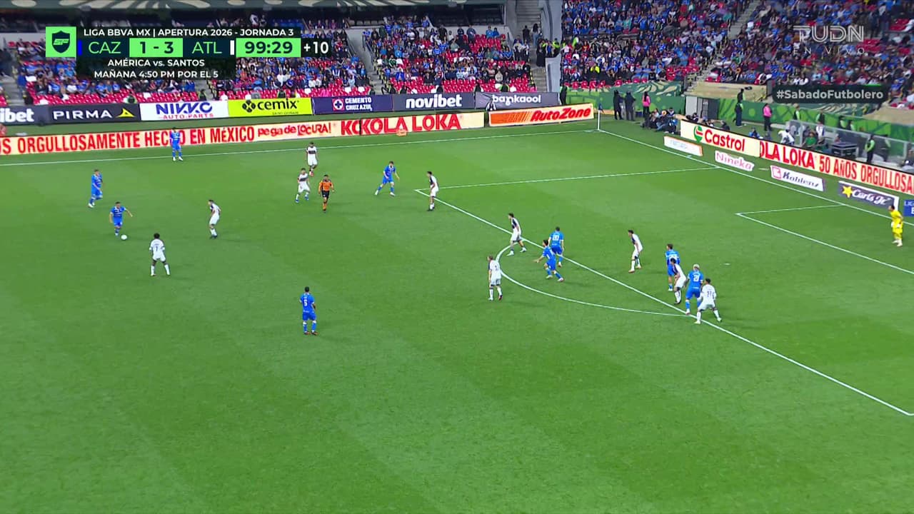 ¡GOL!  anota para Cruz Azul. Agustín Palavecino