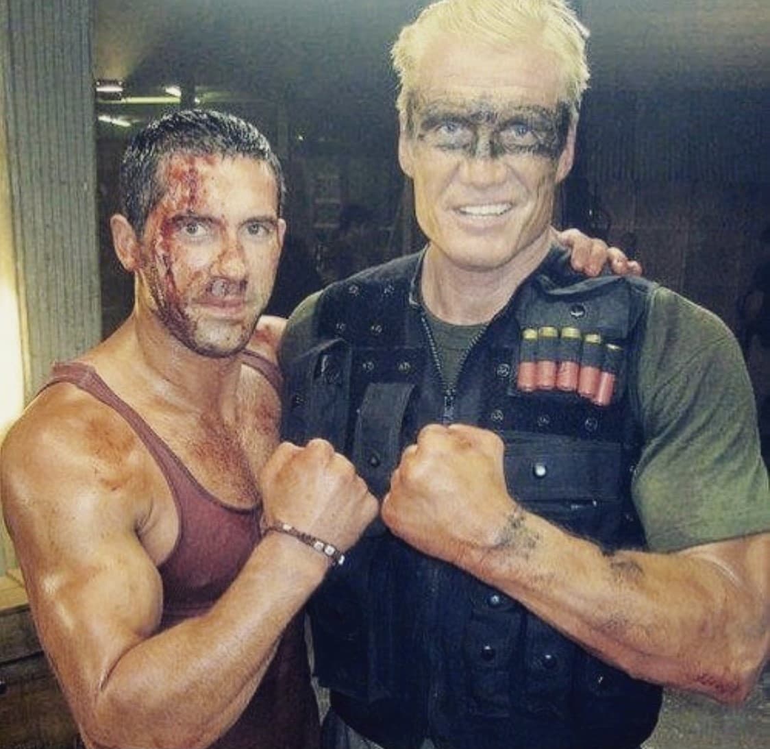 Cuando el evento termina con múltiples homicidios, la noticia desencadena que quien le caza envía al asesino más peligroso de Europa para matarlo. Ahora a la fuga con su hija y su vida en peligro, un padre determinado debe ponerla a salvo ante la gente que ha estado escondiéndole pistas sobre lo ocurrido.
<br>