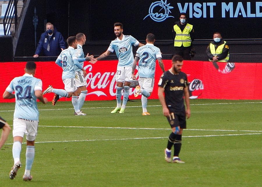 Con dos goles de Brais Mendez, el Celta de Vigo se impone ante el Alavés y así suma su cuarta victoria consecutiva y que los acerca poco a poco a la zona europea, durante la J14 de LaLiga española.