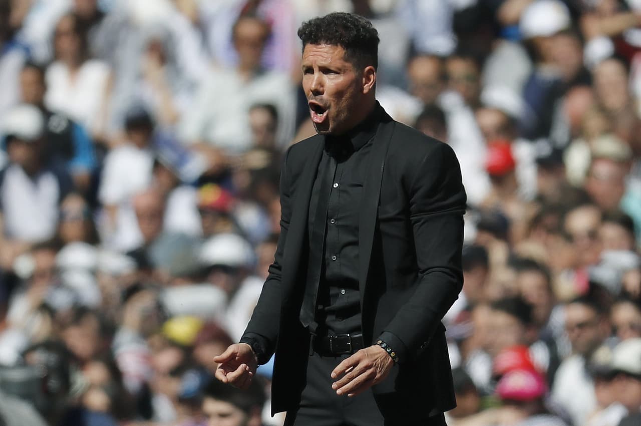 Diego Simeone puso en cancha a Oblak; Juanfran, Savic, Godín, Filipe; Koke, Gabi, Saúl (salió por Correa al minuto 62), Carrasco (salió por Giménez al minuto 86); Griezmann y Fernando Torres (salió por Thomas al minuto 78).